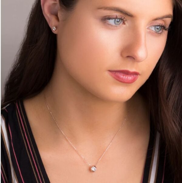 Imagen de WhatsApp 2024-07-13 a las 21.10.37_9a476771 COLGANTE DE PLATA FINA PUNTO DE LUZ CIRCON SIN VALIER