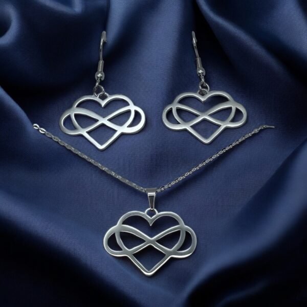 CONJUNTO EN ACERO QUIRURGICO CORAZON INFINITO