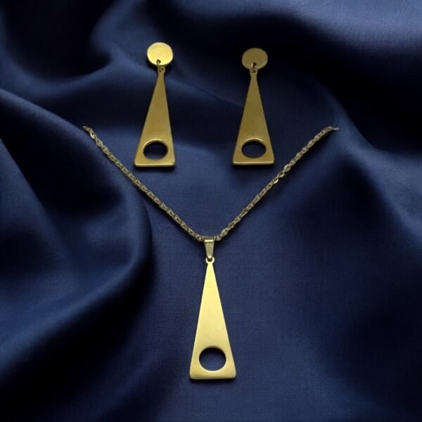 CONJUNTO EN ACERO QUIRURGICO DISEÑO DORADO