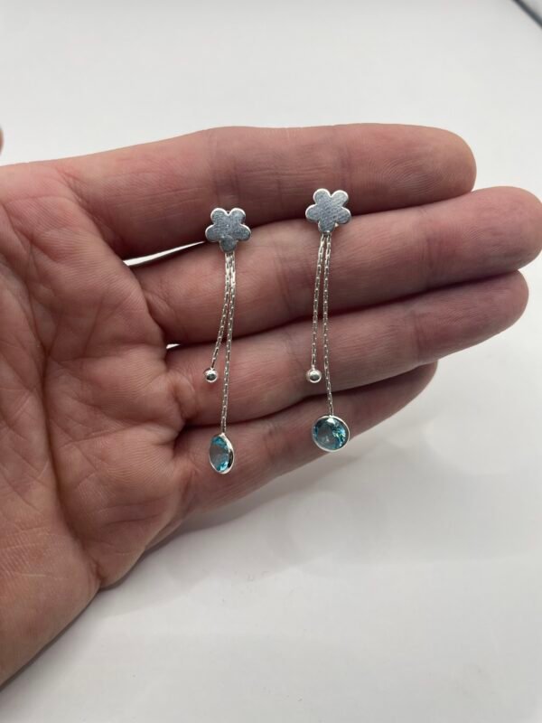 AROS DE PLATA FINA CON CIRCON LARGOS