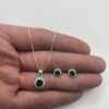 CONJUNTO DE PLATA FINA CON CIRCON Y CRISTAL DE COLOR VERDE