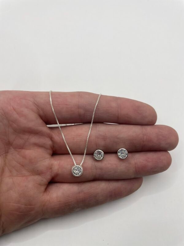 CONJUNTO DE PLATA FINA PUNTO DE LUZ CIRCÓN SIN VALIER