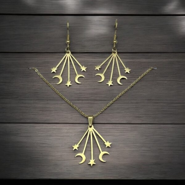 CONJUNTO EN ACERO QUIRURGICO LUNAS Y ESTRELLAS DORADO