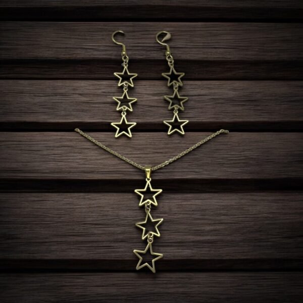 CONJUNTO EN ACERO QUIRURGICO ESTRELLAS LARGO DORADO