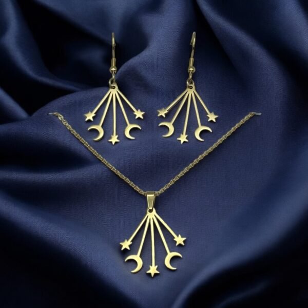 CONJUNTO EN ACERO QUIRURGICO LUNAS Y ESTRELLAS DORADO