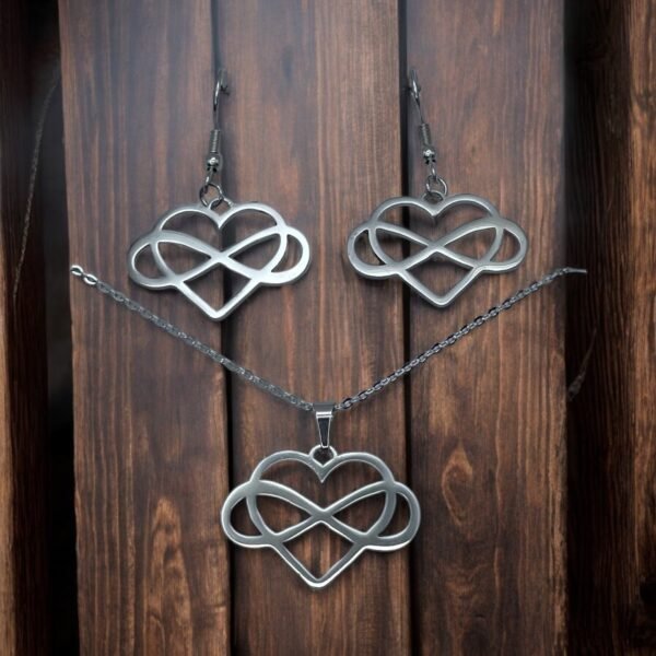 CONJUNTO EN ACERO QUIRURGICO CORAZON INFINITO