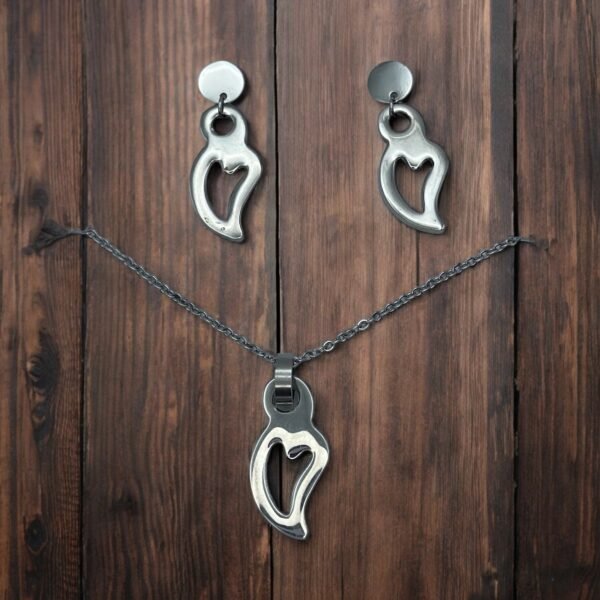 CONJUNTO EN ACERO QUIRURGICO CORAZON ALARGADO