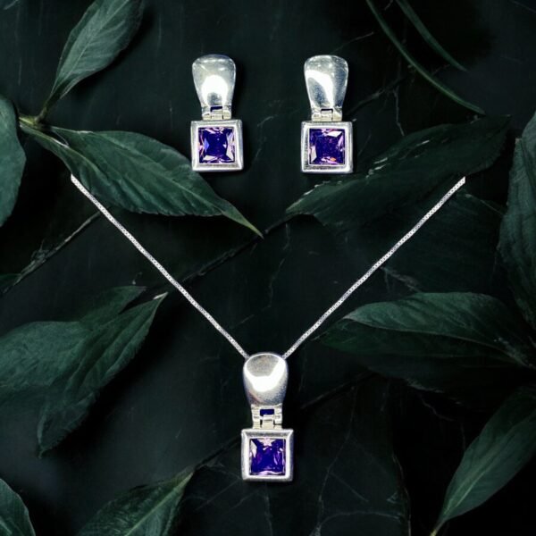 CONJUNTO DE PLATA FINA CON CIRCON CUADRADO LILA