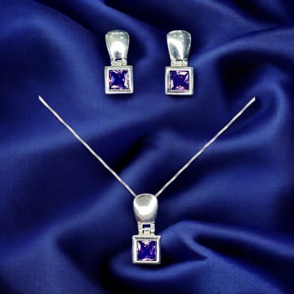CONJUNTO DE PLATA FINA CON CIRCON CUADRADO LILA