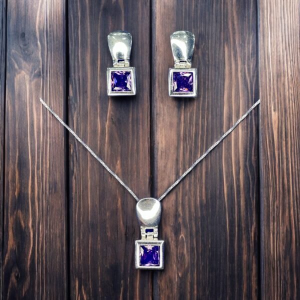 CONJUNTO DE PLATA FINA CON CIRCON CUADRADO LILA