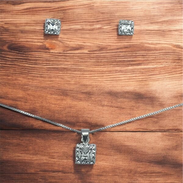 CONJUNTO DE PLATA FINA CON CIRCON Y CRISTAL CUADRADO BLANCO