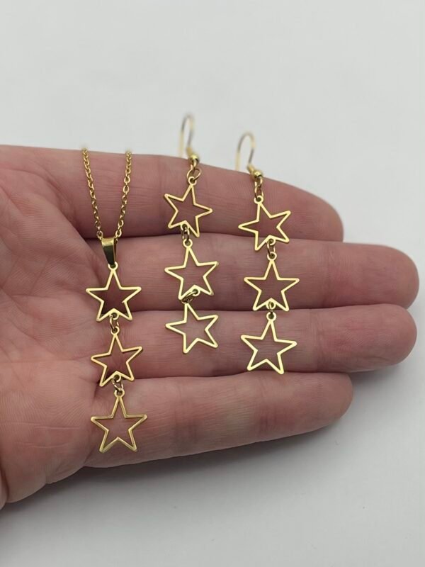 CONJUNTO EN ACERO QUIRURGICO ESTRELLAS LARGO DORADO