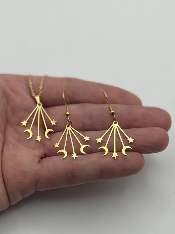 CONJUNTO EN ACERO QUIRURGICO LUNAS Y ESTRELLAS DORADO