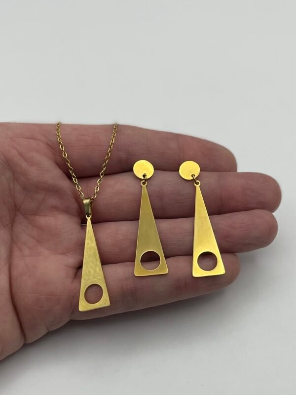 CONJUNTO EN ACERO QUIRURGICO DISEÑO DORADO