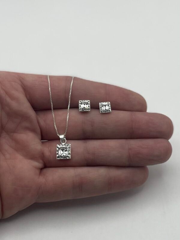 CONJUNTO DE PLATA FINA CON CIRCON Y CRISTAL CUADRADO BLANCO