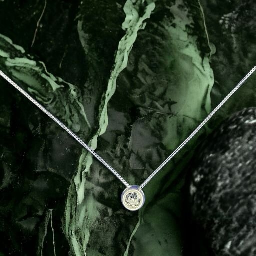 Imagen de WhatsApp 2024-08-05 a las 22.25.16_46596254 COLGANTE DE PLATA FINA PUNTO DE LUZ CIRCON SIN VALIER