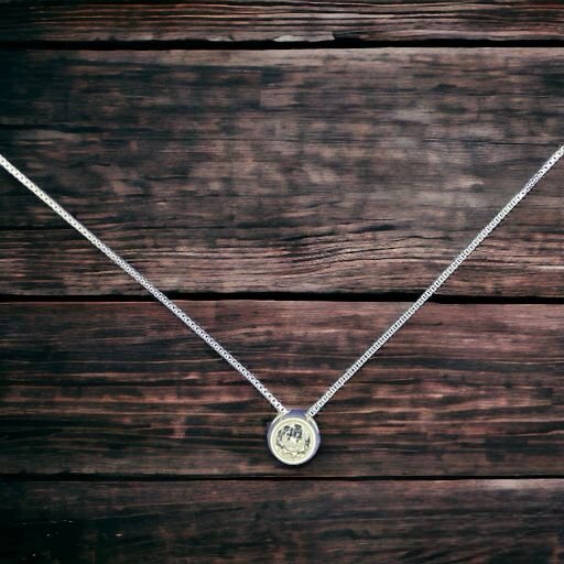 Imagen de WhatsApp 2024-08-05 a las 22.25.18_195ce290 COLGANTE DE PLATA FINA PUNTO DE LUZ CIRCON SIN VALIER