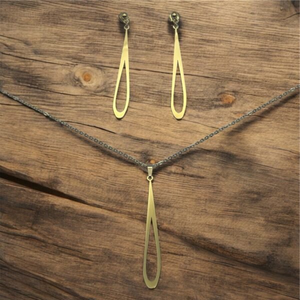 CONJUNTO EN ACERO QUIRURGICO LARGO DORADO